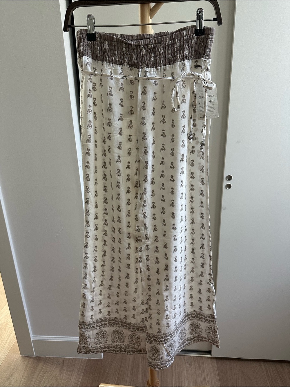 NWT Element Cream wife Leg pants with Taupe Print and Waistband